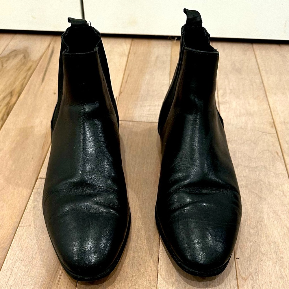 All black Chelsea boot